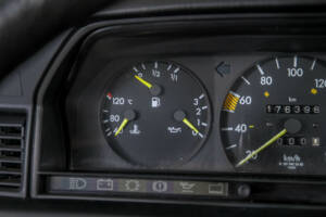 Bild 20/50 von Mercedes-Benz 190 D (1985)