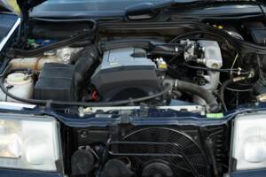 Bild 62/79 von Mercedes-Benz 200 CE (1993)