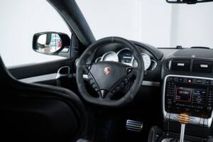 Bild 11/38 von Porsche Cayenne Turbo (2007)