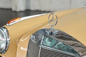 Immagine 7/50 di Mercedes-Benz 220 S Cabriolet (1958)