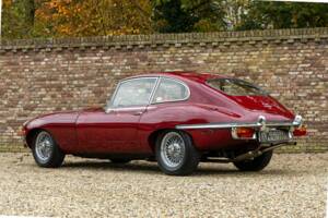 Image 2/50 de Jaguar E-Type (1969)