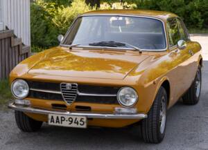 Image 1/5 de Alfa Romeo Giulia 1600 GT Junior (1972)
