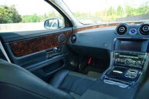 Bild 34/50 von Jaguar XJ 5.0 (2012)