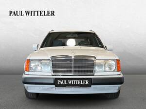 Imagen 2/22 de Mercedes-Benz 220 TE (1993)