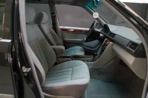 Bild 47/50 von Mercedes-Benz E 280 T (1994)