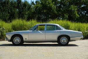 Image 12/50 de Jaguar XJ 6 4.2 (1970)