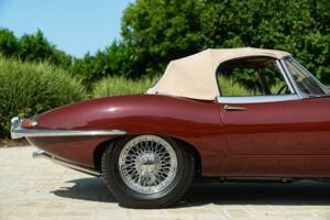 Image 21/50 de Jaguar E-Type 3.8 (1964)