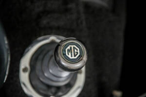 Image 30/50 of MG MGB (1964)