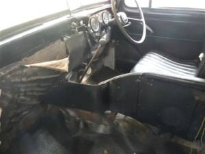Image 18/40 of Austin FX 4 London Taxi (1970)