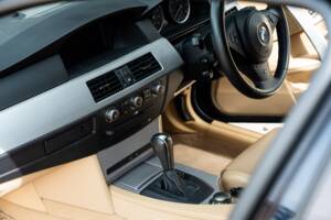 Imagen 43/65 de BMW 545i Touring (2005)