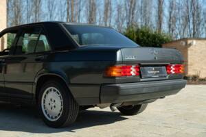 Image 10/50 de Mercedes-Benz 190 E (1988)