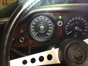 Image 12/22 de Jaguar Type E V12 (1974)