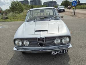 Image 3/8 of Alfa Romeo 2600 Sprint (1965)