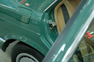 Bild 20/50 von Mercedes-Benz 260 SE (1990)