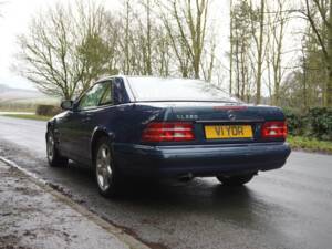 Image 23/26 of Mercedes-Benz SL 280 (1999)