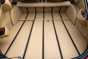 Image 40/50 de Jaguar E-Type (1969)