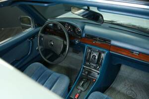 Image 24/29 of Mercedes-Benz 280 SE (1977)