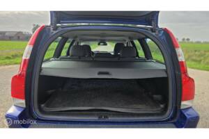 Bild 17/42 von Volvo V 70 2.5T (2005)