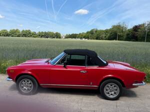 Image 40/51 of FIAT 124 Spider CS2 (1982)