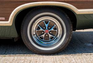 Image 11/28 of Ford LTD Country Squire (1968)