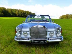 Mercedes-Benz 250 SE Cabriolet (W 111) silber 1966