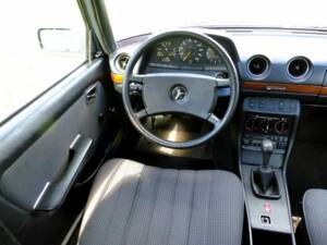 Mercedes-Benz 200 T (S 123) grau 1984