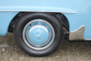 Image 22/68 of Mercedes-Benz 190 SL (1961)