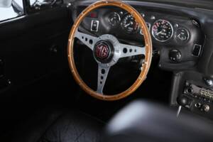 Image 22/41 of MG MGC (1969)