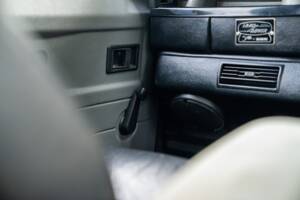 Image 31/50 of Land Rover Defender 90 "50th Anniversary" (1998)