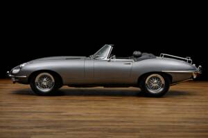 Image 4/17 de Jaguar E-Type (1970)