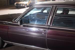 Image 27/58 of Cadillac Brougham Elegance (1988)