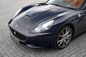 Image 26/50 de Ferrari California (2012)