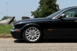 Image 2/9 of Jaguar XJ 8 4.2 (2003)
