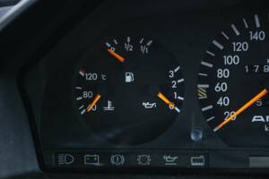 Image 10/43 of Mercedes-Benz 300 CE 3.2 AMG (1990)
