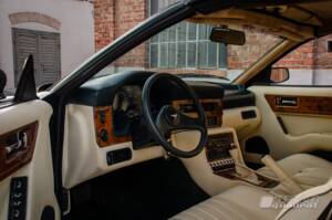 Immagine 8/17 di Aston Martin Virage Volante (1992)