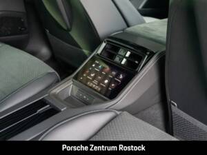 Obraz 26/33 pojazdu Porsche Panamera GTS (1900)