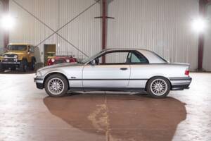 Immagine 2/27 di BMW 328i (1995)