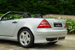 Immagine 17/50 di Mercedes-Benz SLK 230 Kompressor (1997)