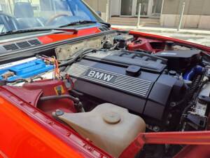 Immagine 12/50 di BMW 320i (1989)