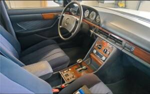 Image 2/6 of Mercedes-Benz 280 SE (1982)