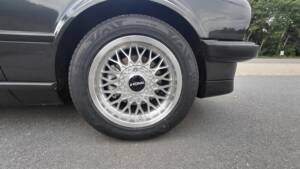 Immagine 44/53 di BMW 320i (1989)