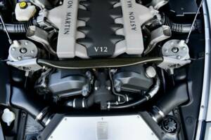 Image 39/50 de Aston Martin V12 Vanquish (2001)