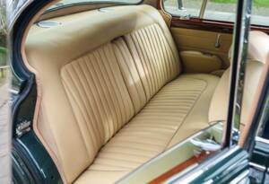 Image 23/31 of Jaguar 340 (1968)