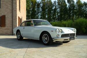 Bild 2/50 von Ferrari 330 GT 2+2 (1964)