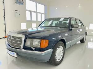 Image 3/40 de Mercedes-Benz 560 SEL (1987)