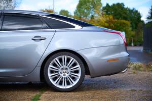 Bild 13/50 von Jaguar XJ 5.0 (2010)