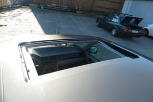 Image 36/92 de Mercedes-Benz 200 D (1989)