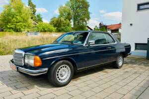 Bild 4/99 von Mercedes-Benz 230 CE (1983)