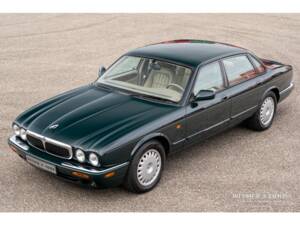 Bild 3/32 von Jaguar XJ 8 Executive (1998)