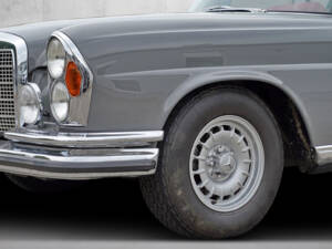 Image 14/26 of Mercedes-Benz 280 SE 3,5 (1970)